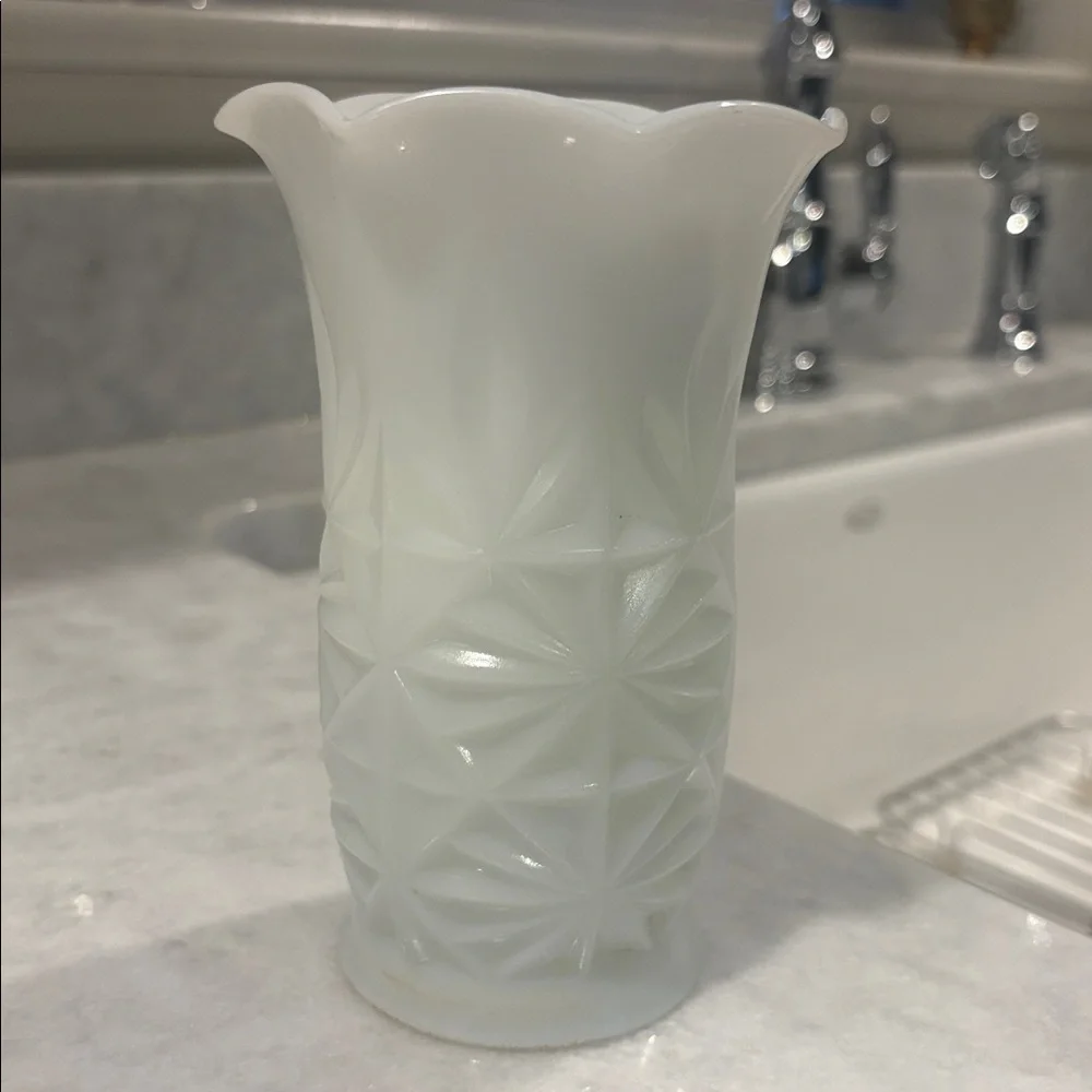 Elegant  Vase Vintage Hazel Atlas Milk Glass Starburst Pattern Ruffle Edge